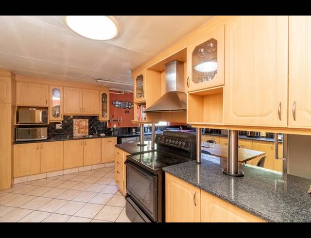 4 BEDROOM HOUSE FOR SALE IN BRACKENHURST
